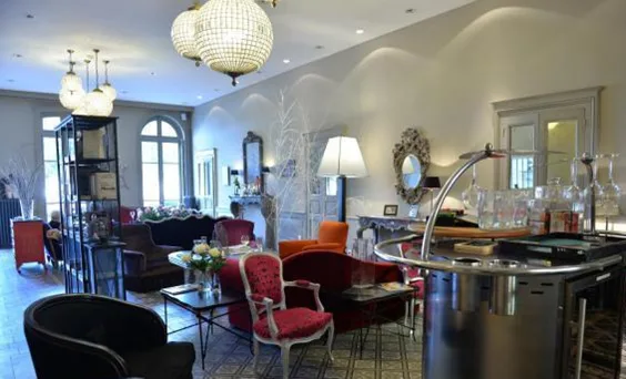 éclairage du bar et du salon du Château des Creusettes