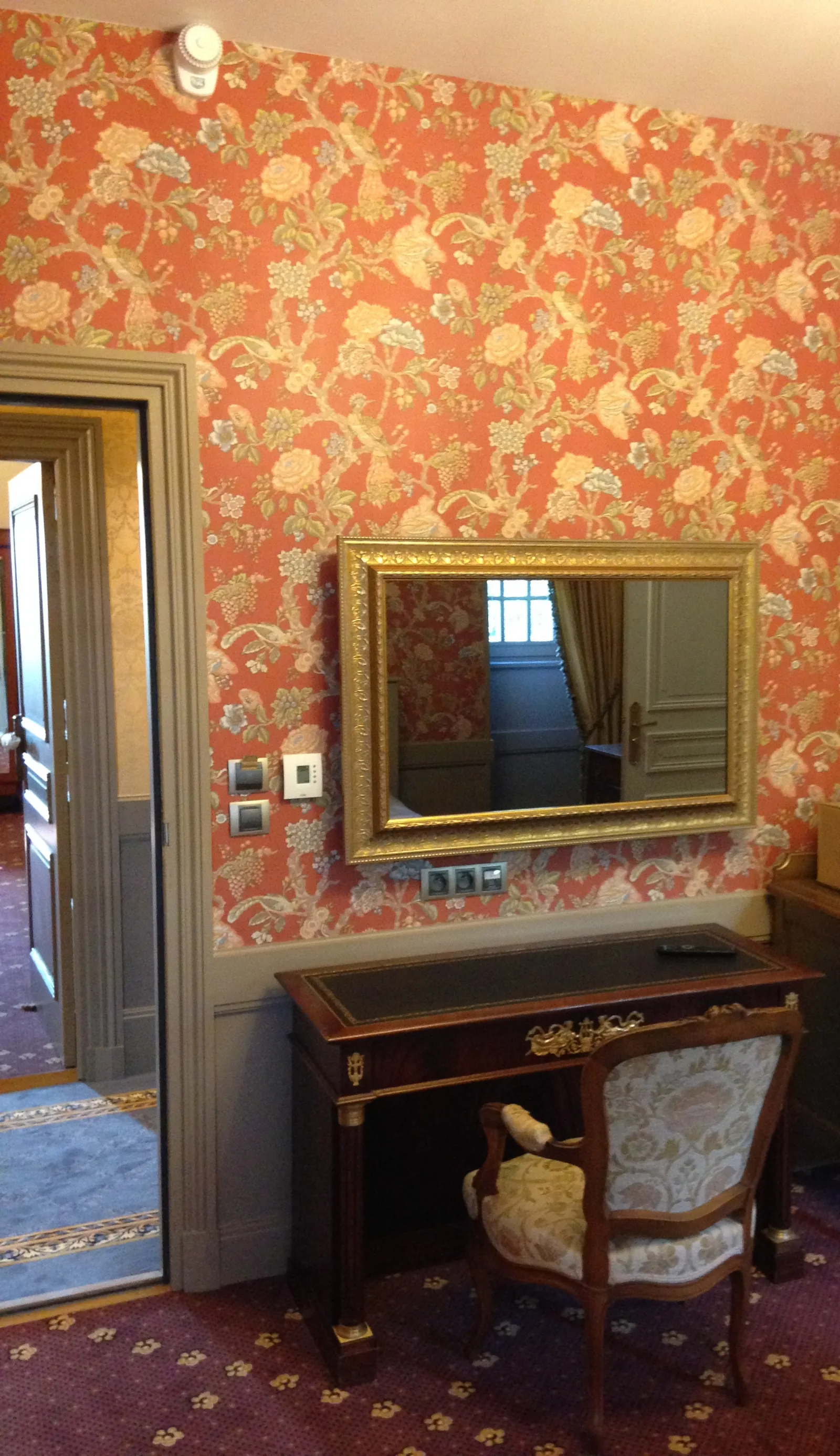 installation électrique d'une chambre du Château des Creusettes