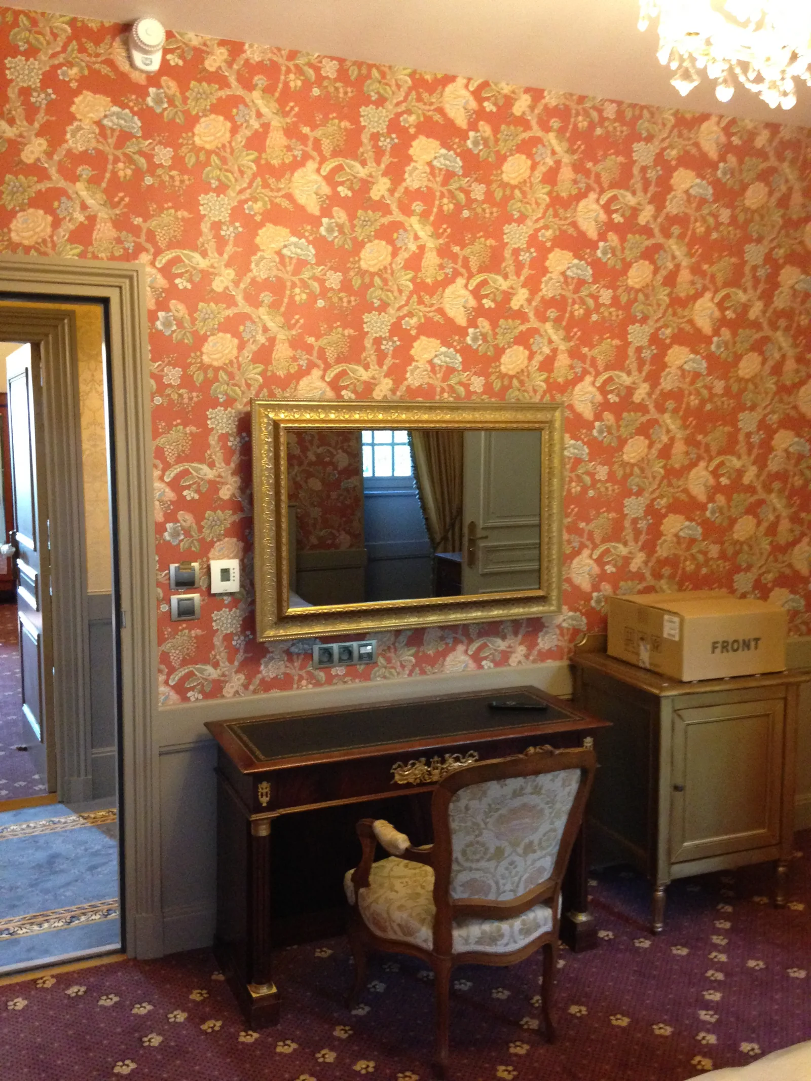 éclairage et appareillage d'une chambre du Château des Creusettes
