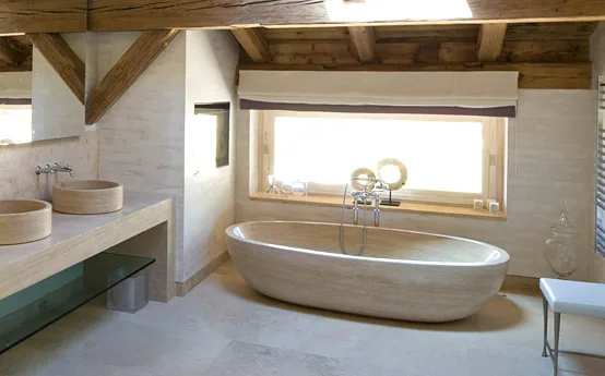 éclairage d'une salle de bains de chalet de luxe à Megève