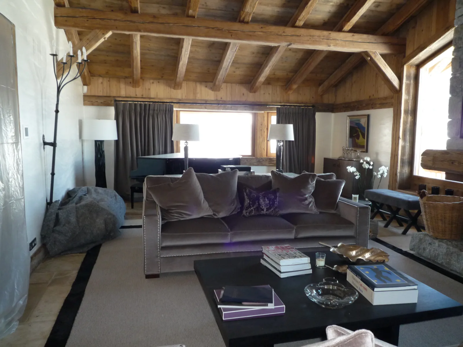 éclairage du séjour d'un chalet de luxe à Megève